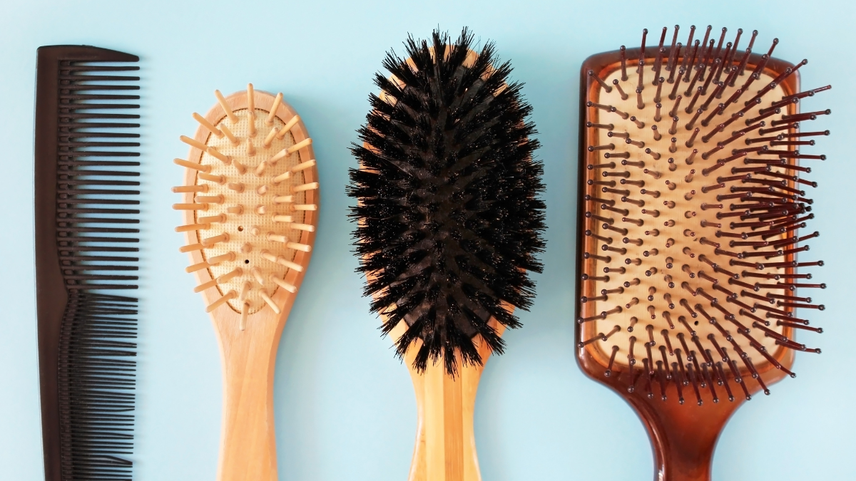 Como limpiar tus cepillos de pelo correctamente