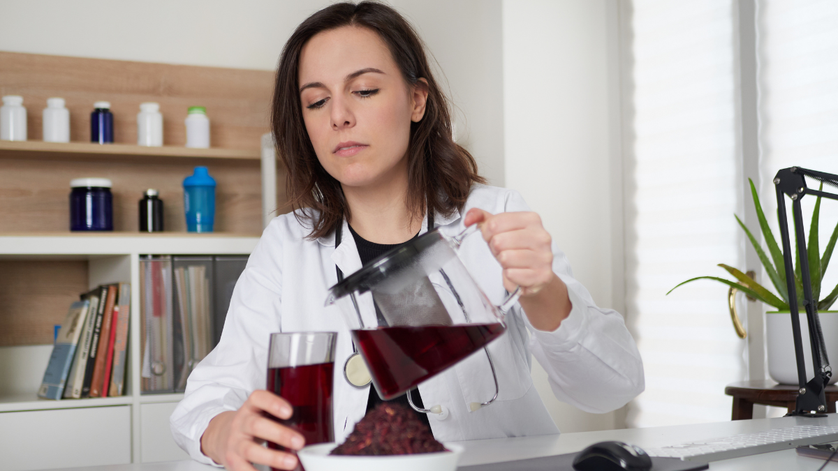 La jamaica es una flor con múltiples beneficios para la salud. Aprende cómo usarla de forma segura y efectiva en tu vida diaria.