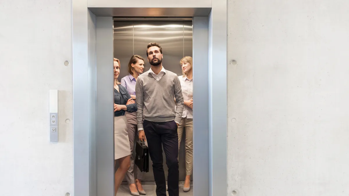 que hacer si se cae un elevador